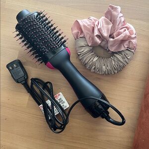 Hair Dryer Brush / sleepy tie